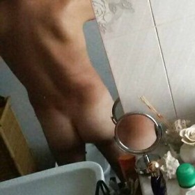 Krakatoa, uomo cerca donne o coppie per incontri di sesso in Torino, foto