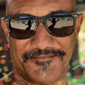 Dandylove, uomo cerca donne o coppie per incontri di sesso in Napoli, foto