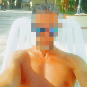 Lovepussy, uomo cerca donne o coppie per incontri di sesso in Bari, foto