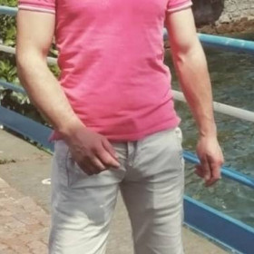 Karmadhiktu, uomo cerca donne o coppie per incontri di sesso in Brescia, foto