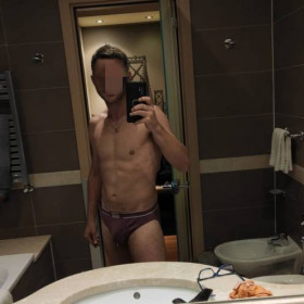 Cris80, uomo cerca donne o coppie per incontri di sesso in Verona, foto