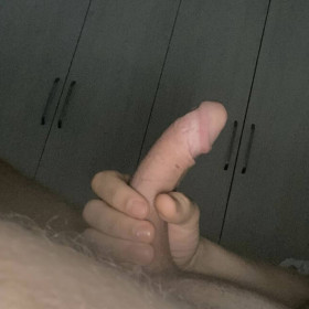 Lis, uomo cerca donne o coppie per incontri di sesso in Albania, foto