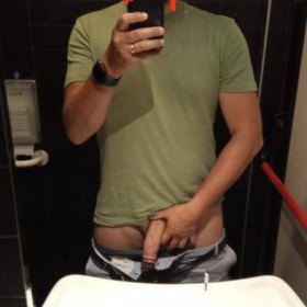 Duro83, uomo cerca donne o coppie per incontri di sesso in Roma, foto