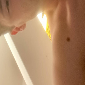 Simonnn, uomo cerca donne o coppie per incontri di sesso in Lucerne  , foto