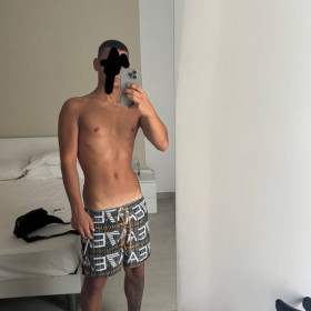 Bull22rm, uomo cerca donne o coppie per incontri di sesso in Roma, foto