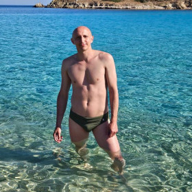 SpruzziPazzi, uomo cerca donne o coppie per incontri di sesso in Milano, foto